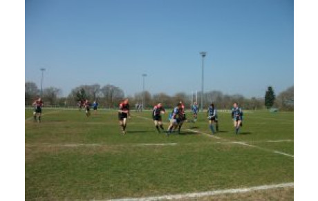 Super tournoi de rugby mais 2 blessés à Vannes.